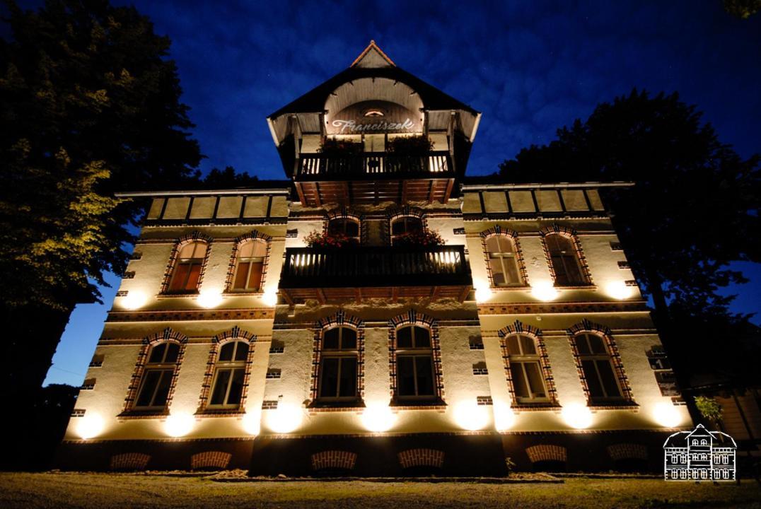 Ferienwohnung Franciszek Przy Parku Szwedzkim Bad Salzbrunn Exterior foto